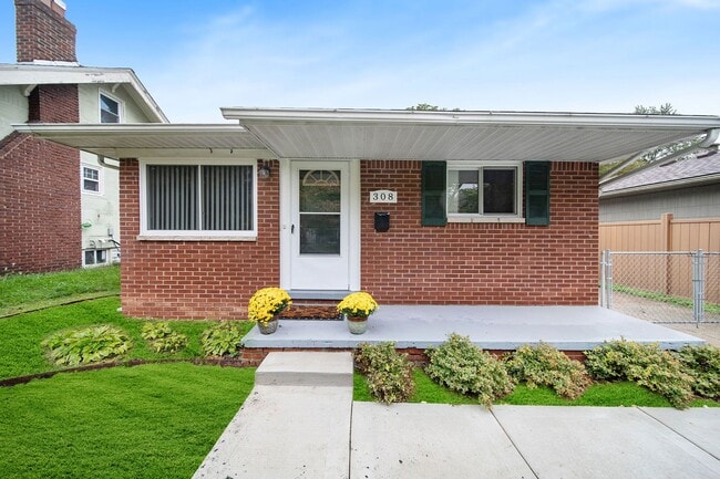 Primary Photo - 308 N Campbell Rd