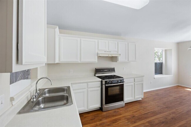 Building Photo - 1225 Tudor House Rd