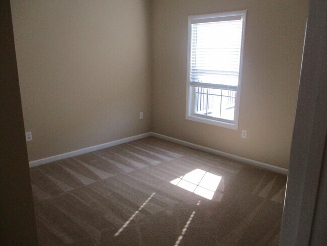 Building Photo - 2060 Cross Gate Blvd
