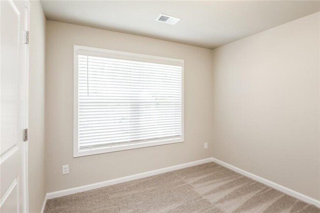 Building Photo - 3322 Alder Ct