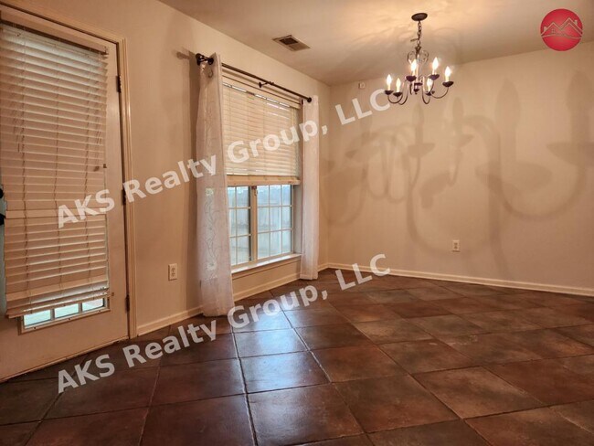 Building Photo - 1090 Thompson Rd