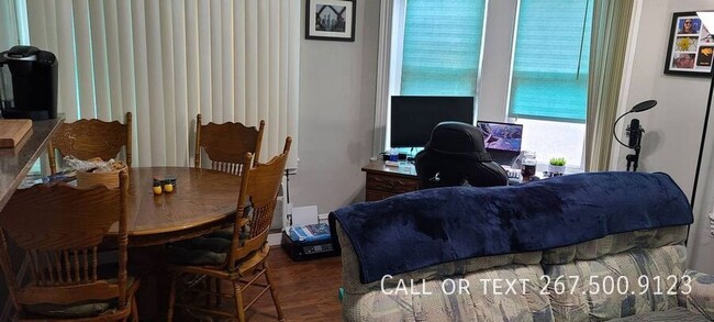 Building Photo - Great 1 bedroom available in University City.