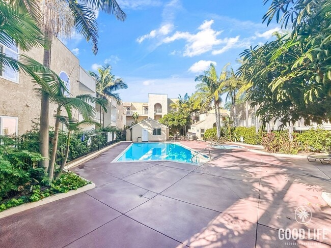 Building Photo - Beautiful 2BD/1BA W/ Updated Kitchen, AC, and In-Unit Laundry in Colina Del Sol!