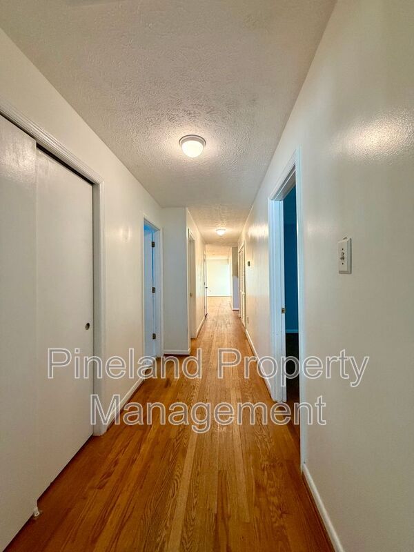 Building Photo - 1521 Paisley Ave