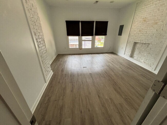 Building Photo - 207 S Porter St