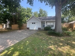 Building Photo - 462 Mimosa Ln
