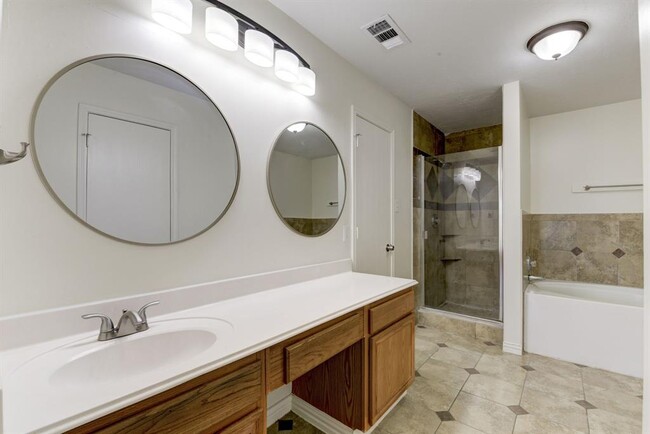 Building Photo - 29419 Fox River Dr