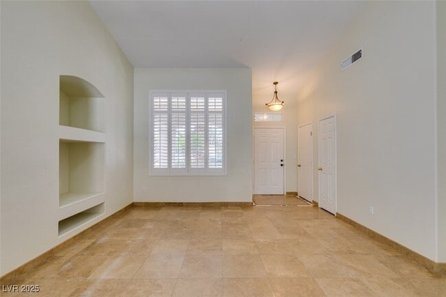 Building Photo - 9530 S Soloshine St