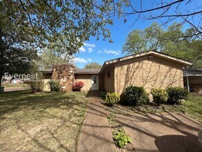 Building Photo - 8694 Yorktown Dr