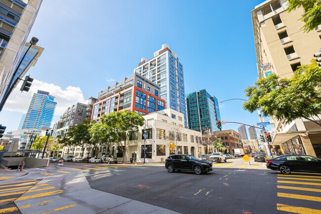 Building Photo - 321 10th Ave