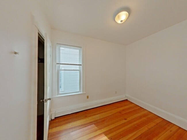 Building Photo - 39 Newport St