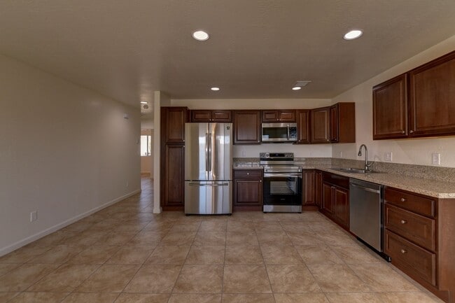 Building Photo - 3027 N Corrine Dr