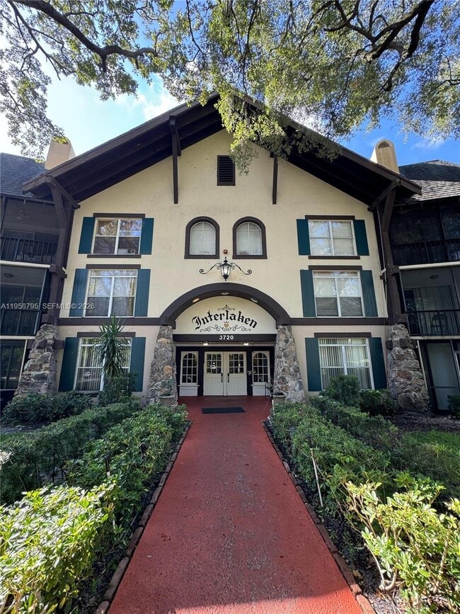 Building Photo - 3720 Inverrary Dr