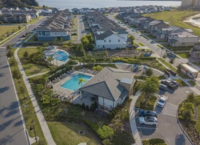 Building Photo - Stunning 5-Bedroom Executive Home with Lak...