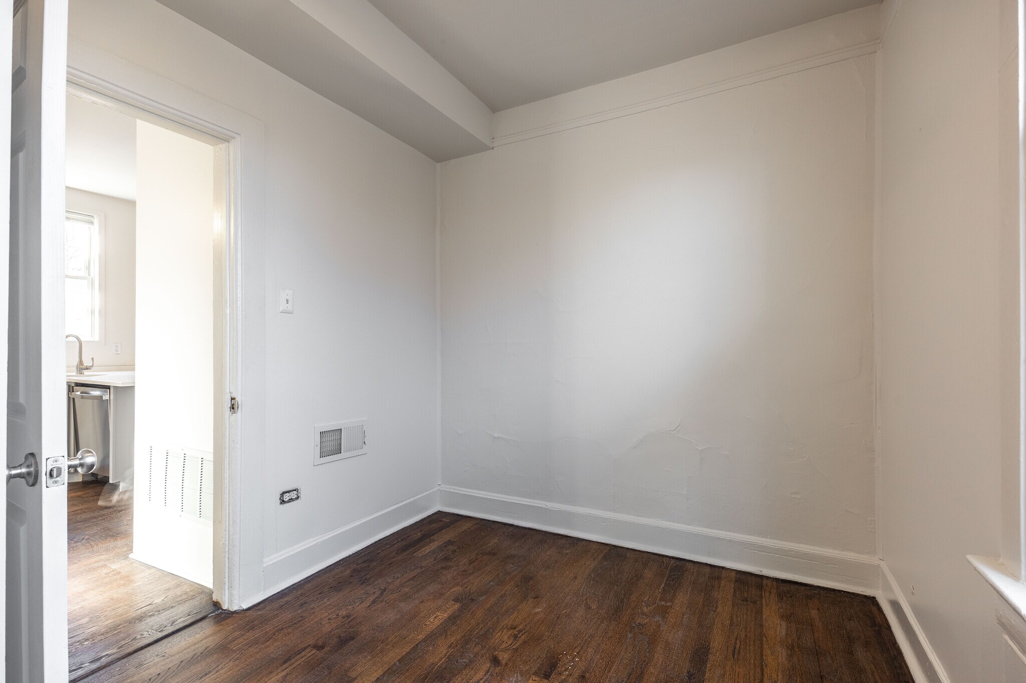 Building Photo - 3135 N Oakley Ave