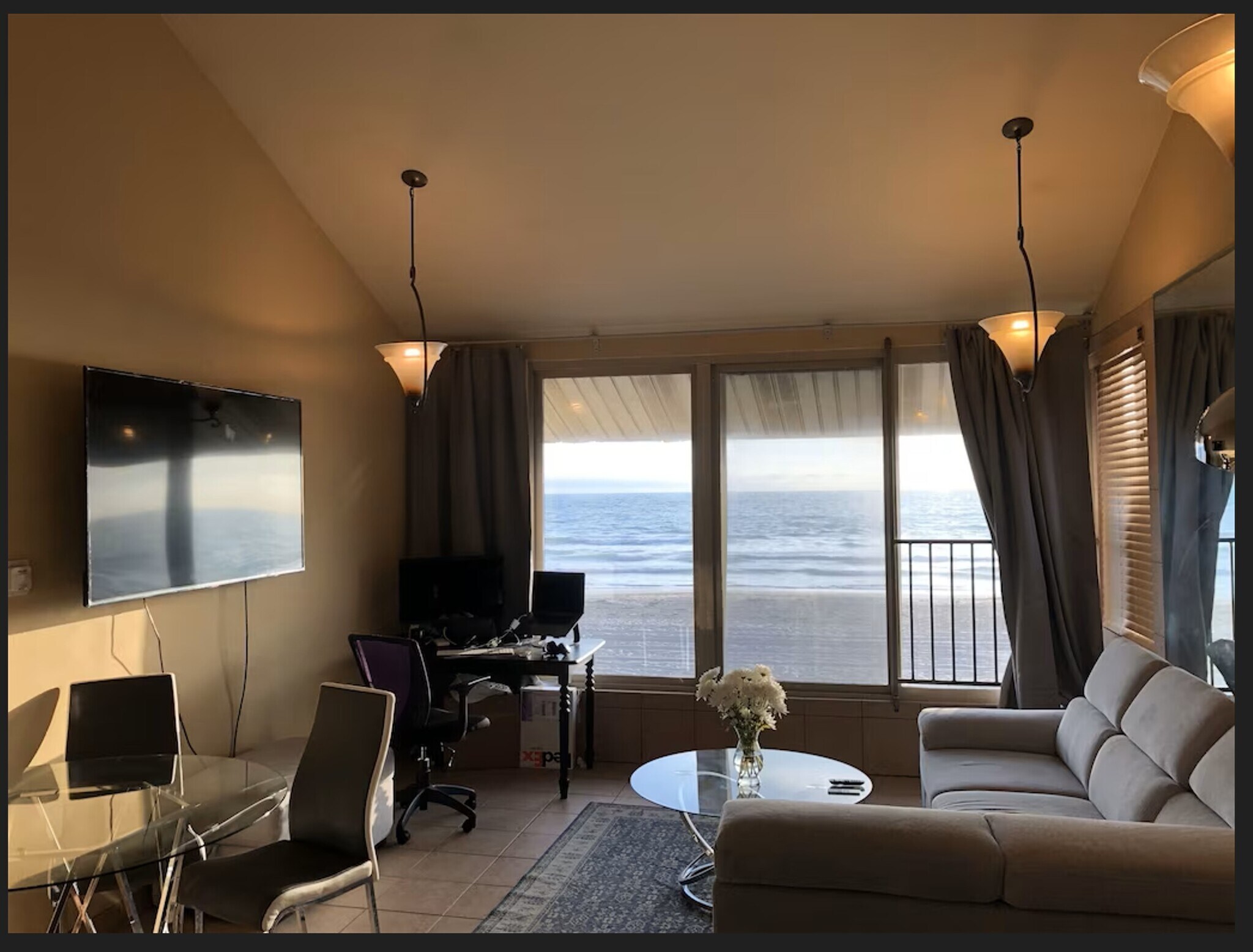 Building Photo - 3261 Ocean Front Walk