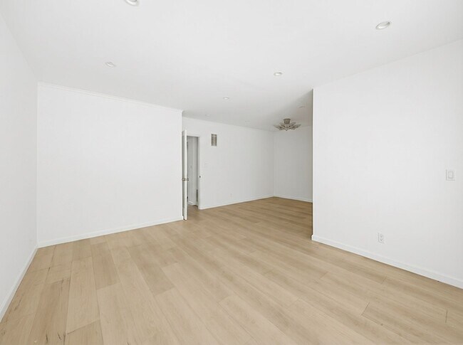 Building Photo - 337 Rexford Dr