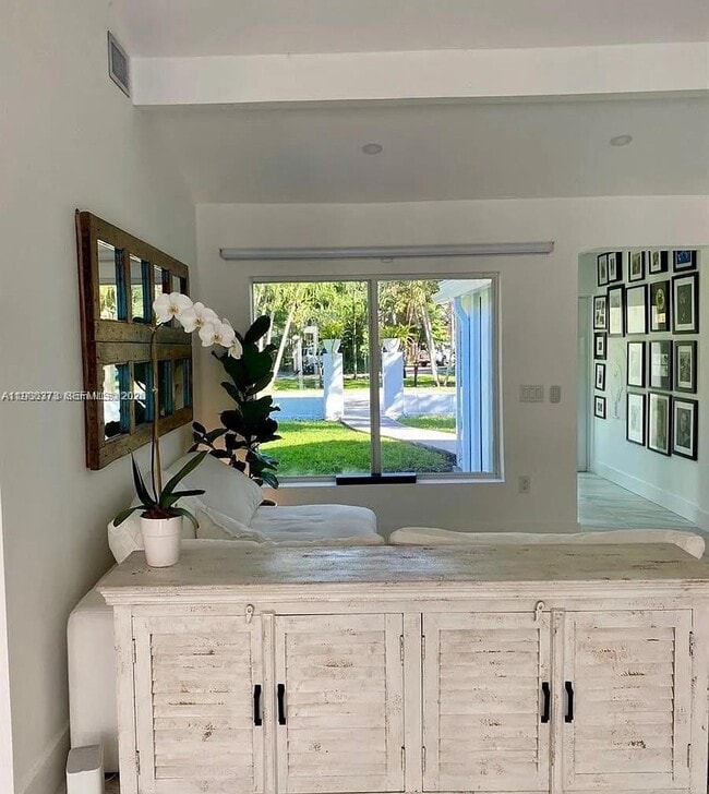 Building Photo - 256 NE 85th St