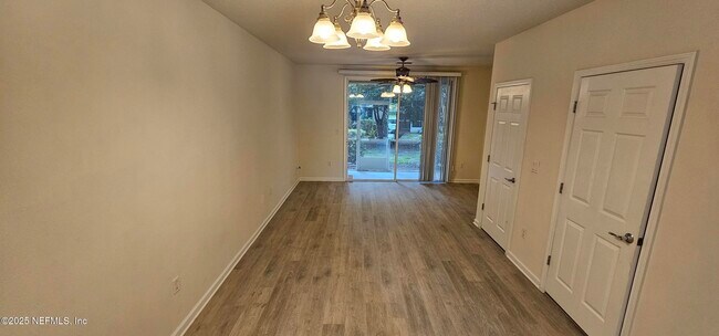 Building Photo - 8100 Summer Palm Ct