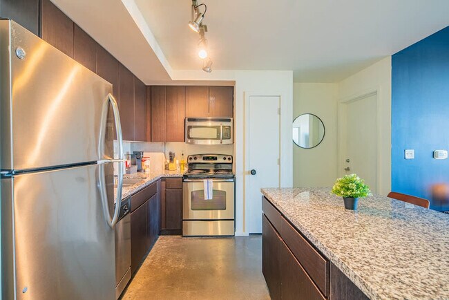 Building Photo - 333 E Roosevelt St