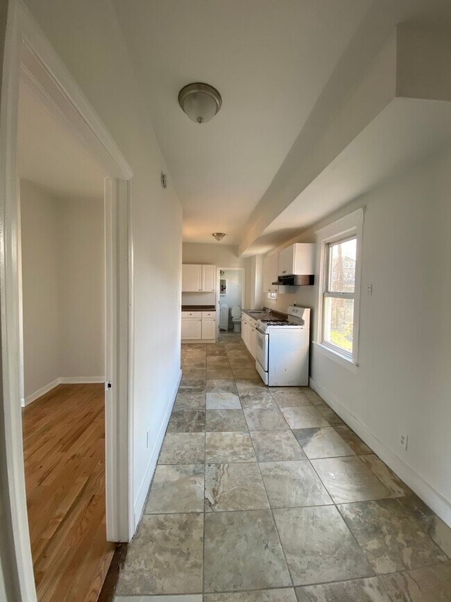 Building Photo - 1504 Summerfield Ave