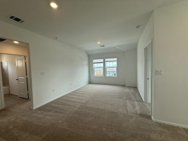 Building Photo - 519 Vantage Dr
