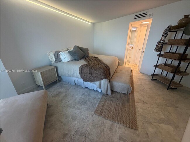 Building Photo - 1111 Crandon Blvd