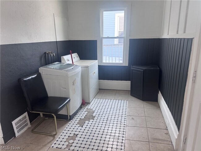 Building Photo - 6606 Charter Ave