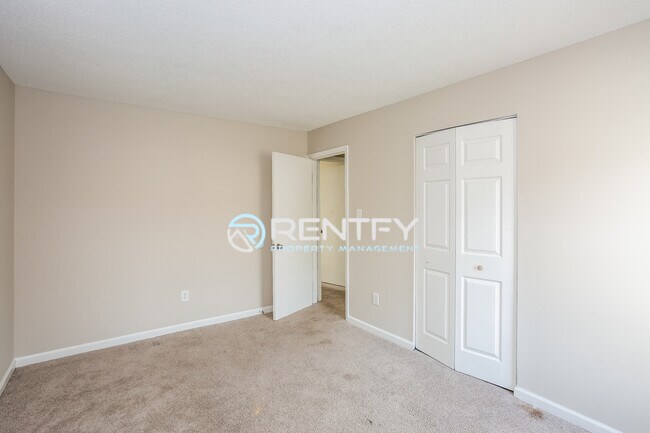 Building Photo - 11045 Hunter Trail Ln