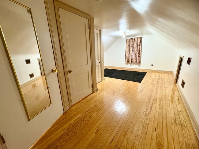 Building Photo - 3 Bedroom 2 Bathroom Cape Cod Available in York!