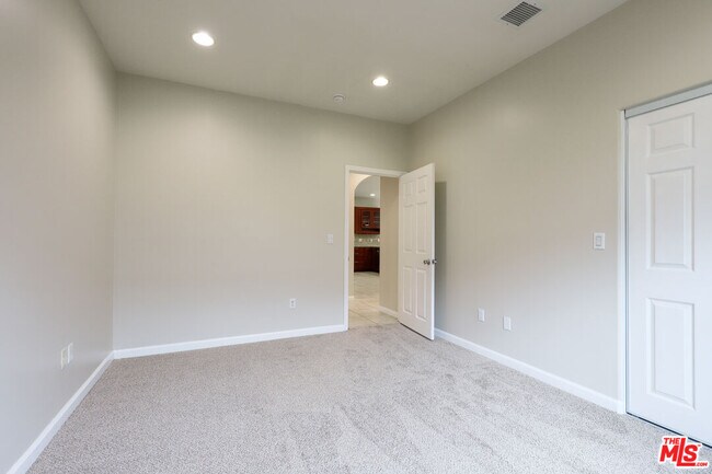 Building Photo - 2210 Manning Ave