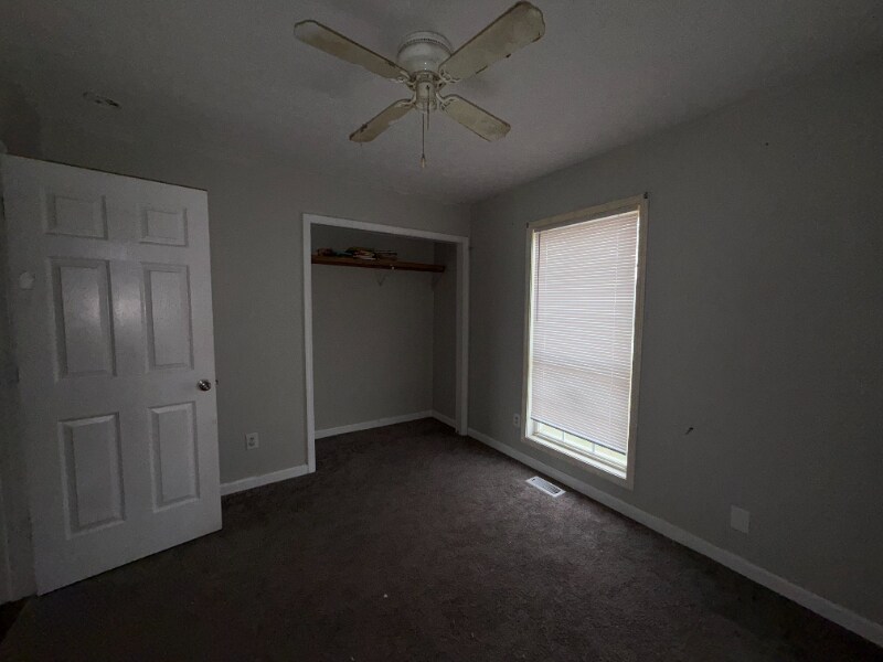 Building Photo - 1211 Redbud St