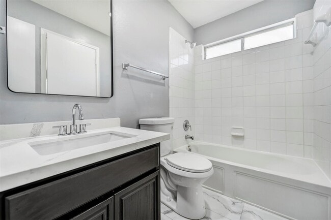 Building Photo - 22250 Queenbury Hills Dr