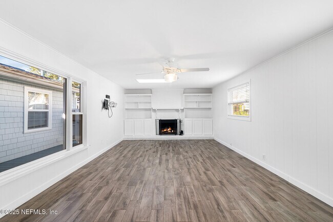 Building Photo - 370 10th St