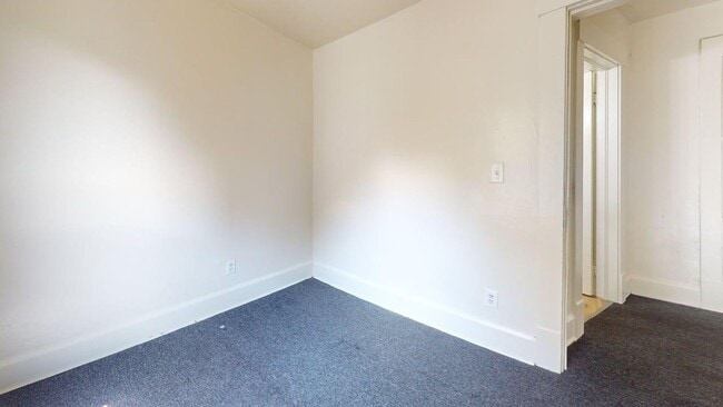 Building Photo - 1223 Troy Pl NW