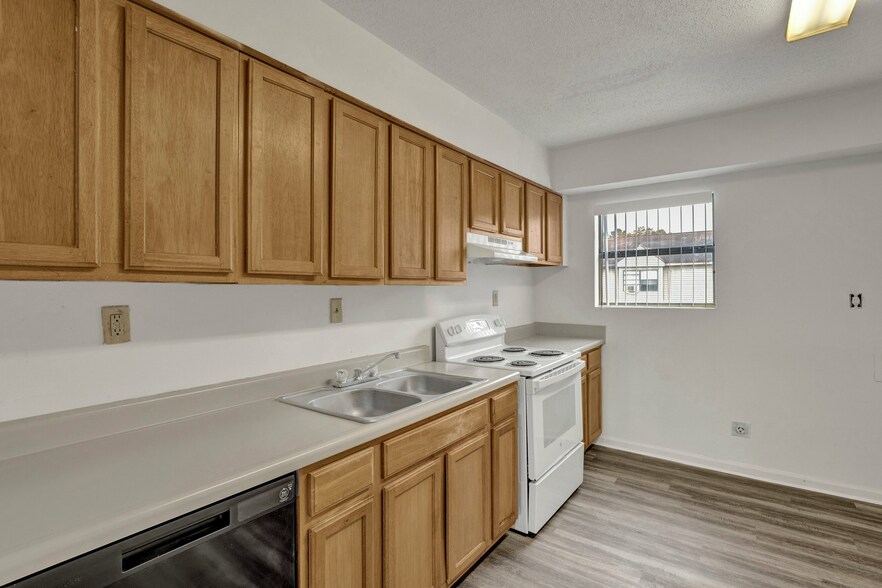 Building Photo - Emberly Apartments