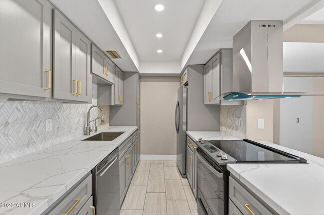 Building Photo - 7557 N Dreamy Draw Dr