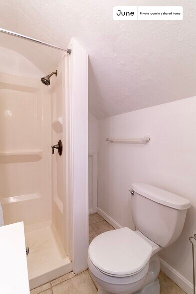 Building Photo - Room in Shared 4 bed/4 bath home