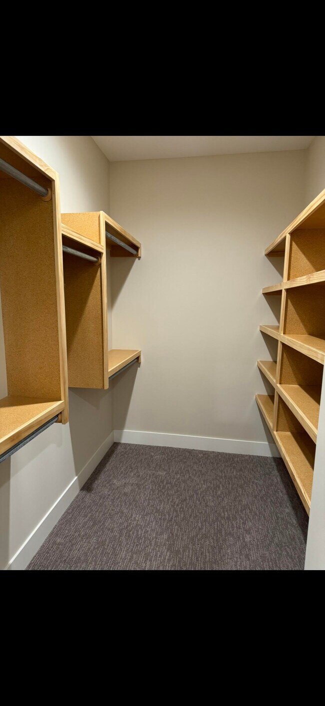 Building Photo - 792 Trails End Ct