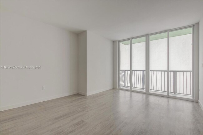 Building Photo - 1756 N Bayshore Dr