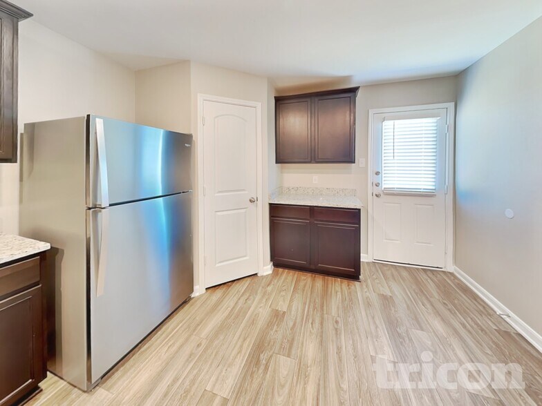 Building Photo - 747 Wonderland Trail