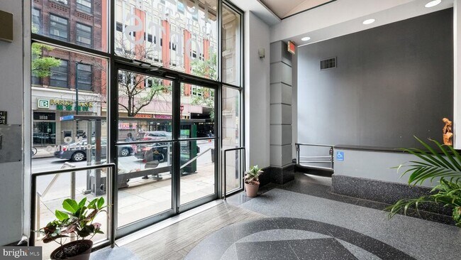 Building Photo - 1027 Arch St