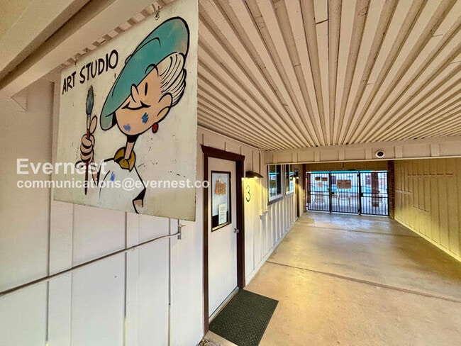 Building Photo - 28848 Del Monte Dr