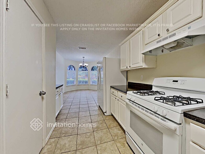 Building Photo - 1001 Ridgecrest Dr