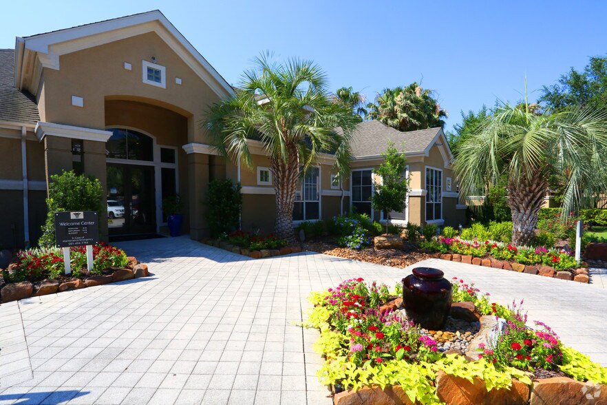 Estates at Fountain Lake Stafford, TX Apartment Finder