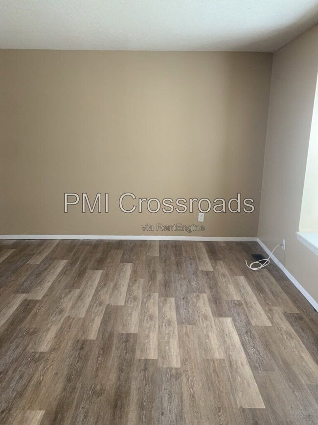 Building Photo - 6201 Stornoway Dr N