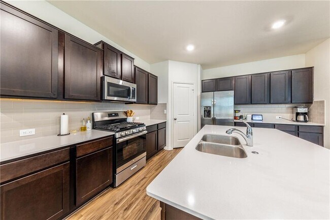 Building Photo - 1111 Diggy Dr