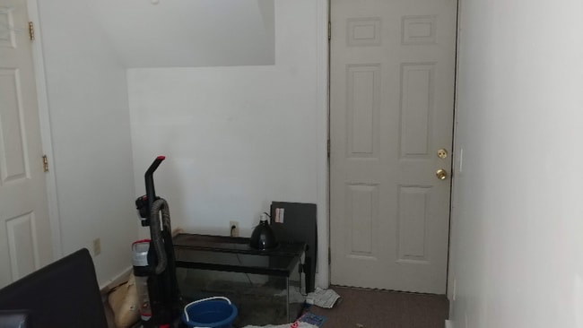 Building Photo - 275 Bay St