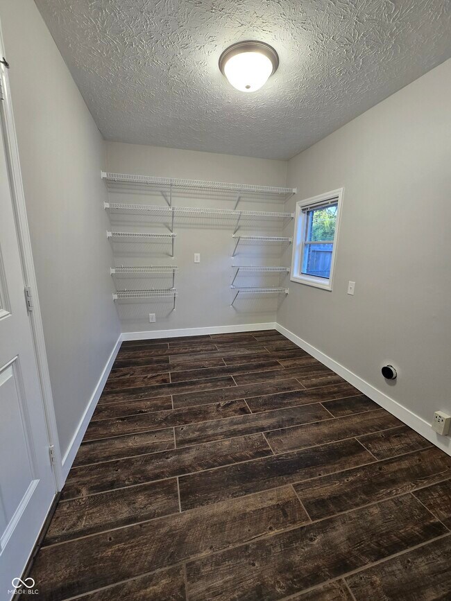 Building Photo - 2115 Dawnshire Dr