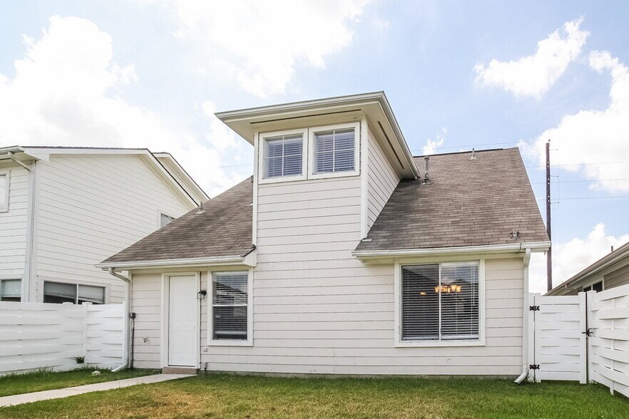 Building Photo - 9711 Farrell Dr